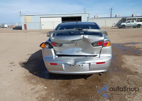 2016 Mitsubishi Lancer Es z USA, uszkodzony, nr VIN JA32U2FU7GU002073